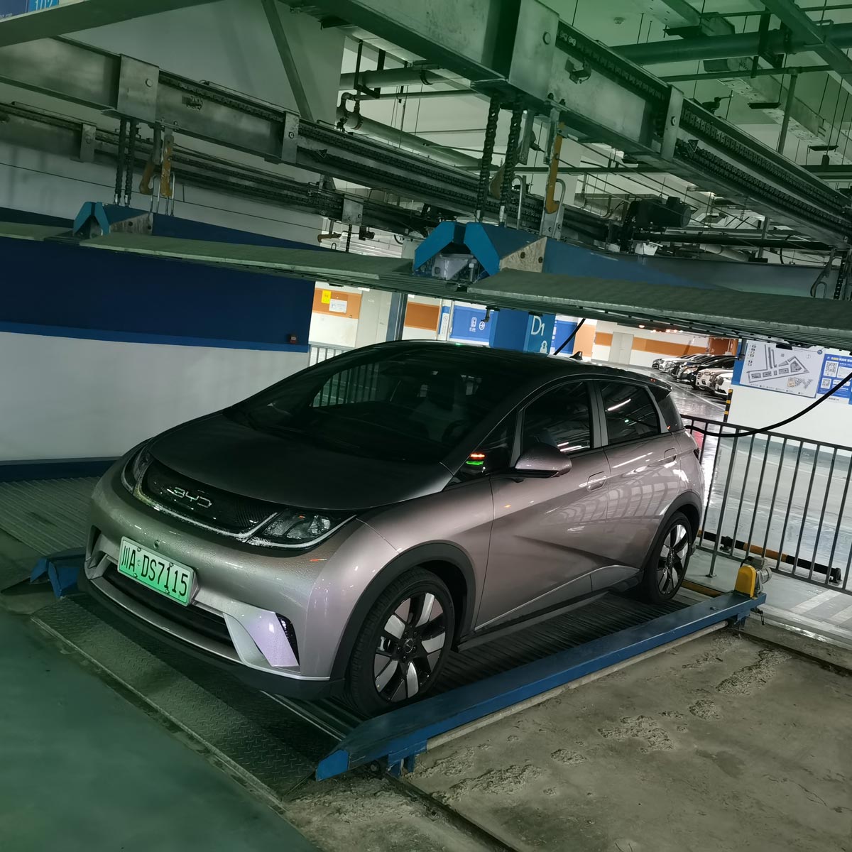 沾益二層單列升降橫移機械式立體停車設(shè)備